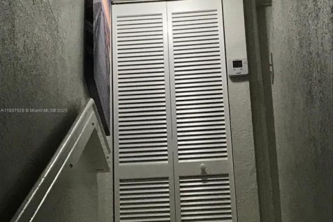 Townhouse in Miami, Florida 2 bedrooms, 104.98 sq.m. № 1941805 - photo 8