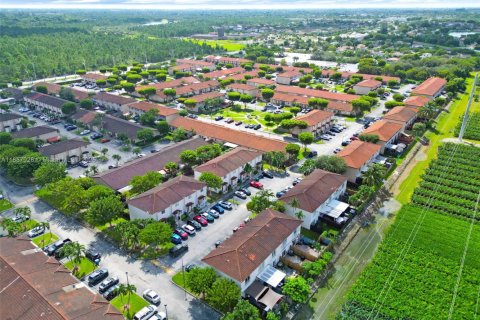 Townhouse in Miami, Florida 2 bedrooms, 104.98 sq.m. № 1941805 - photo 30