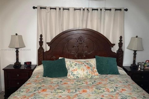 Townhouse in Miami, Florida 2 bedrooms, 104.98 sq.m. № 1941805 - photo 11