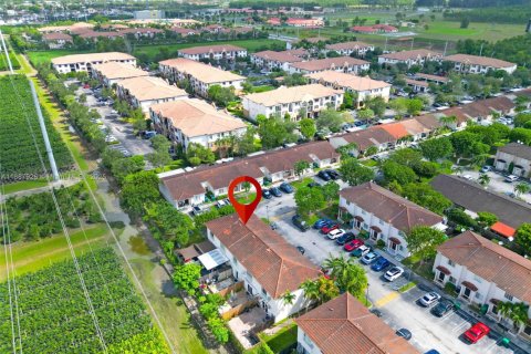 Townhouse in Miami, Florida 2 bedrooms, 104.98 sq.m. № 1941805 - photo 25