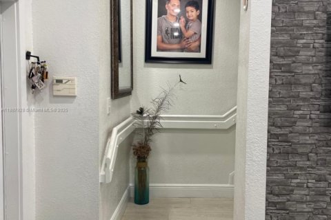 Townhouse in Miami, Florida 2 bedrooms, 104.98 sq.m. № 1941805 - photo 9