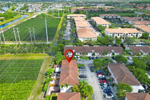 Townhouse in Miami, Florida 2 bedrooms, 104.98 sq.m. № 1941805 - photo 23