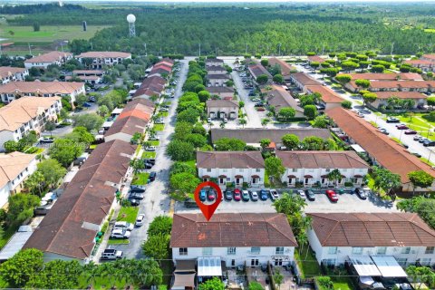 Townhouse in Miami, Florida 2 bedrooms, 104.98 sq.m. № 1941805 - photo 27