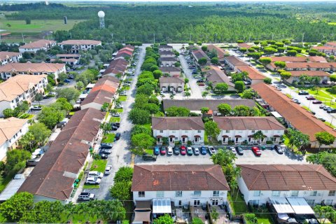 Townhouse in Miami, Florida 2 bedrooms, 104.98 sq.m. № 1941805 - photo 28