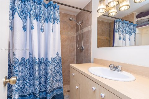 House in Miami, Florida 3 bedrooms, 113.53 sq.m. № 2010710 - photo 5