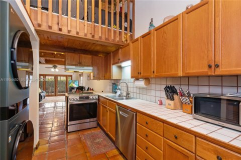 House in Miami, Florida 3 bedrooms, 113.53 sq.m. № 2010710 - photo 20