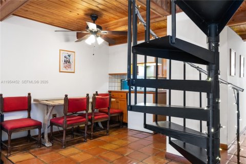 House in Miami, Florida 3 bedrooms, 113.53 sq.m. № 2010710 - photo 16