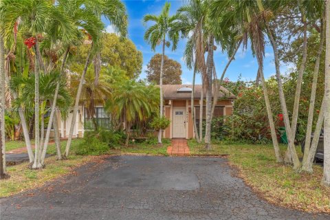 House in Miami, Florida 3 bedrooms, 113.53 sq.m. № 2010710