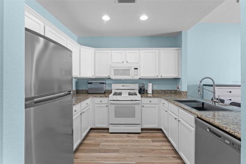 Condo in Four Corners, Florida, 1 bedroom  № 1620132 - photo 3