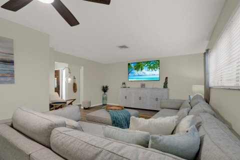 Casa en venta en Seminole, Florida, 3 dormitorios, 142.7 m2 № 2383633 - foto 8
