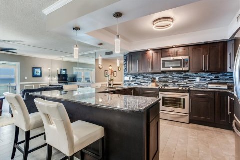 Condo in North Redington Beach, Florida, 2 bedrooms № 2420447 - photo 18