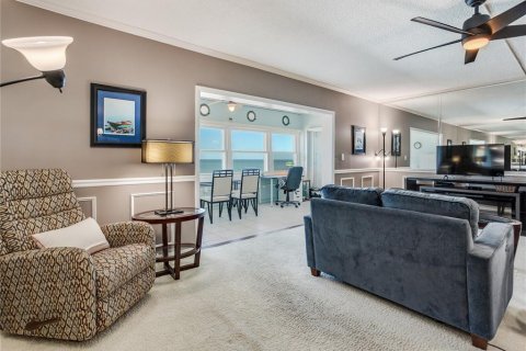 Condo in North Redington Beach, Florida, 2 bedrooms № 2420447 - photo 27