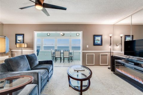 Condo in North Redington Beach, Florida, 2 bedrooms № 2420447 - photo 25