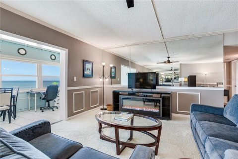 Condo in North Redington Beach, Florida, 2 bedrooms № 2420447 - photo 29