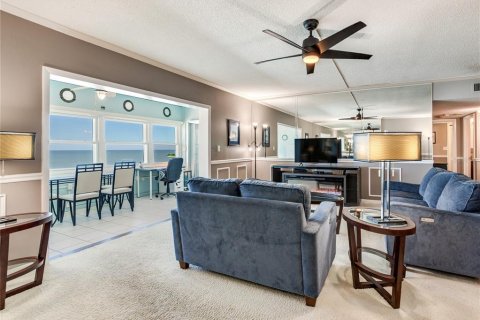 Condo in North Redington Beach, Florida, 2 bedrooms № 2420447 - photo 28