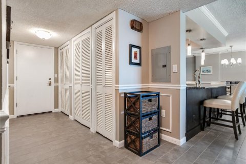 Condo in North Redington Beach, Florida, 2 bedrooms № 2420447 - photo 21