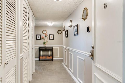 Condo in North Redington Beach, Florida, 2 bedrooms № 2420447 - photo 20