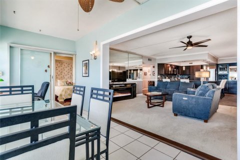 Condo in North Redington Beach, Florida, 2 bedrooms № 2420447 - photo 14