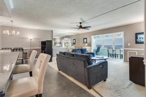 Condo in North Redington Beach, Florida, 2 bedrooms № 2420447 - photo 22
