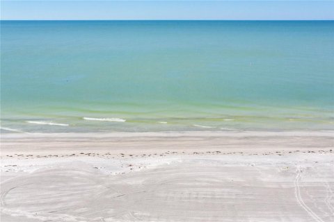 Condo in North Redington Beach, Florida, 2 bedrooms № 2420447 - photo 12