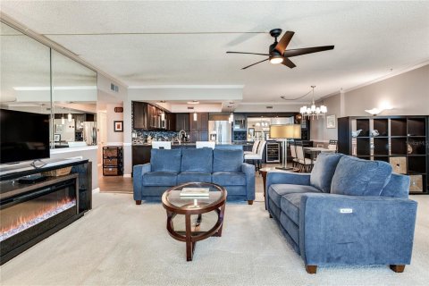 Condo in North Redington Beach, Florida, 2 bedrooms № 2420447 - photo 15