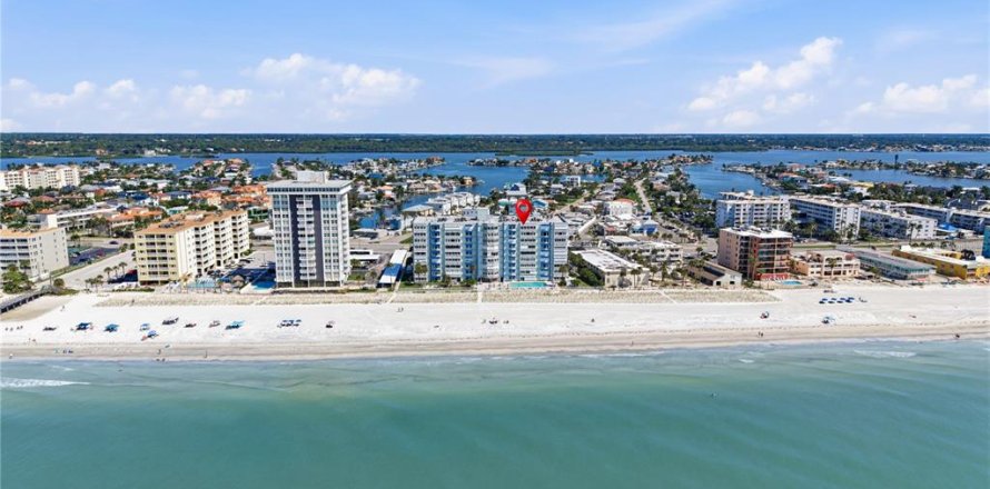 Condo in North Redington Beach, Florida, 2 bedrooms № 2420447