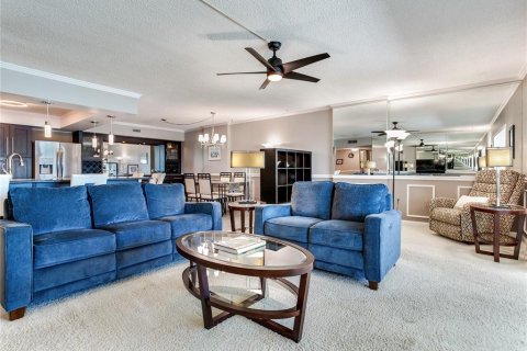 Condo in North Redington Beach, Florida, 2 bedrooms № 2420447 - photo 2