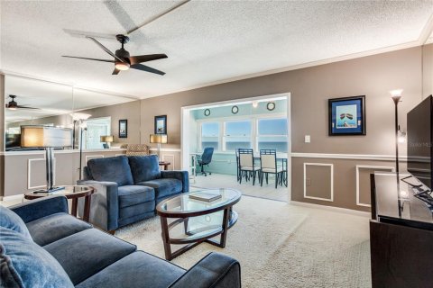 Condo in North Redington Beach, Florida, 2 bedrooms № 2420447 - photo 24