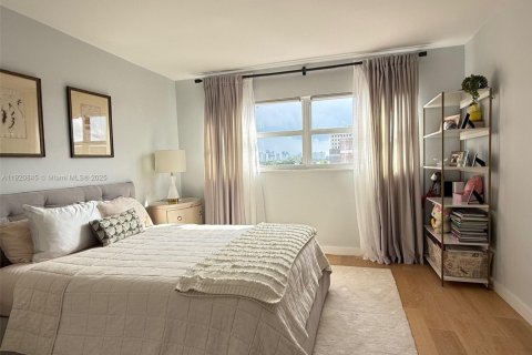 Condominio en venta en Hallandale Beach, Florida, 1 dormitorio, 61.32 m2 № 2082700 - foto 12