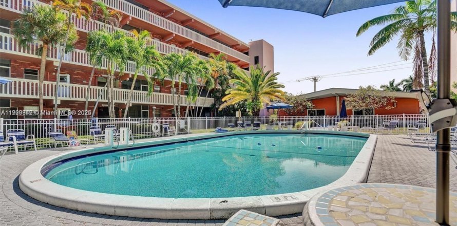 Condominio en Hallandale Beach, Florida, 1 dormitorio № 2082700