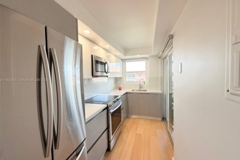 Condominio en venta en Hallandale Beach, Florida, 1 dormitorio, 61.32 m2 № 2082700 - foto 4