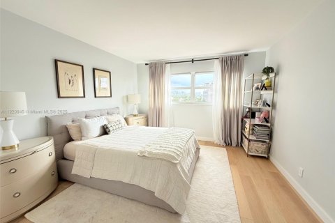 Condominio en venta en Hallandale Beach, Florida, 1 dormitorio, 61.32 m2 № 2082700 - foto 13