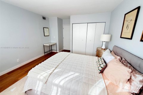 Condominio en venta en Hallandale Beach, Florida, 1 dormitorio, 61.32 m2 № 2082700 - foto 14