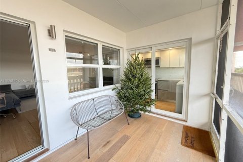 Condominio en venta en Hallandale Beach, Florida, 1 dormitorio, 61.32 m2 № 2082700 - foto 18