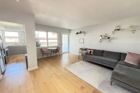 Condominio en venta en Hallandale Beach, Florida, 1 dormitorio, 61.32 m2 № 2082700 - foto 5