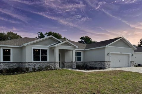 House in Dade City, Florida 4 bedrooms, 228.82 sq.m. № 1656938 - photo 1