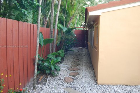 Снять в аренду виллу или дом в Майами-Спрингс, Флорида 3 спальни, 121.05м2, № 1943993 - фото 14