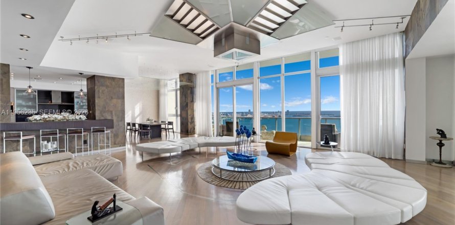 Condo in Miami, Florida, 4 bedrooms  № 2010741