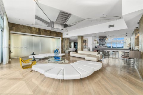 Condo in Miami, Florida, 4 bedrooms  № 2010741 - photo 8