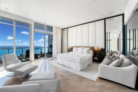 Condo in Miami, Florida, 4 bedrooms  № 2010741 - photo 12