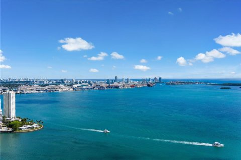 Condo in Miami, Florida, 4 bedrooms  № 2010741 - photo 3