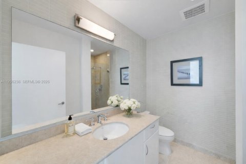Condo in Miami, Florida, 4 bedrooms  № 2010741 - photo 21