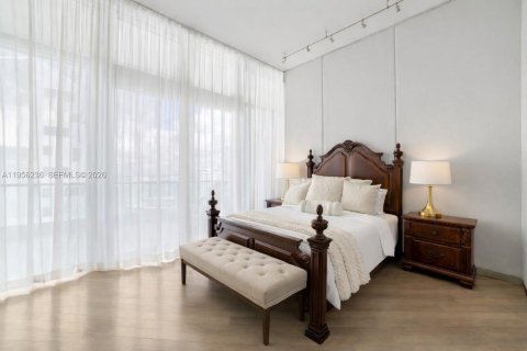 Condo in Miami, Florida, 4 bedrooms  № 2010741 - photo 20