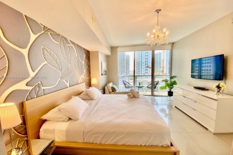 Condo in Miami, Florida, 1 bedroom № 1882018 - photo 7