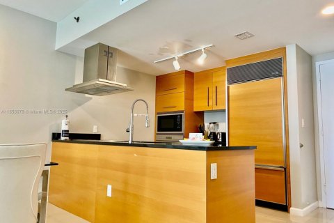 Condo in Miami, Florida, 1 bedroom № 1882018 - photo 17
