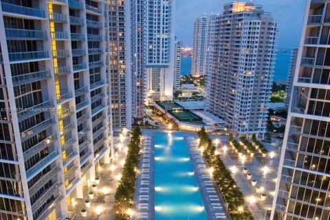 Condo in Miami, Florida, 1 bedroom № 1882018 - photo 2