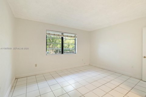 Снять в аренду кондоминиум в Майами-Лейкс, Флорида 1 спальня, 72м2, № 2047654 - фото 9