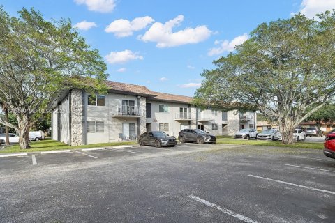 Снять в аренду кондоминиум в Майами-Лейкс, Флорида 1 спальня, 72м2, № 2047654 - фото 13