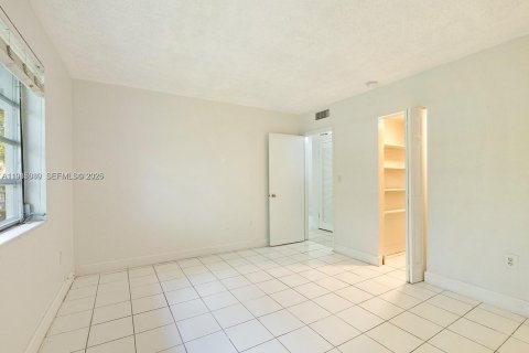 Снять в аренду кондоминиум в Майами-Лейкс, Флорида 1 спальня, 72м2, № 2047654 - фото 4