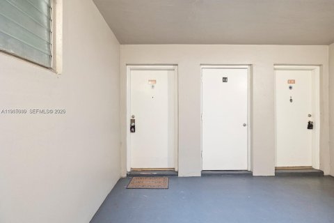 Снять в аренду кондоминиум в Майами-Лейкс, Флорида 1 спальня, 72м2, № 2047654 - фото 15